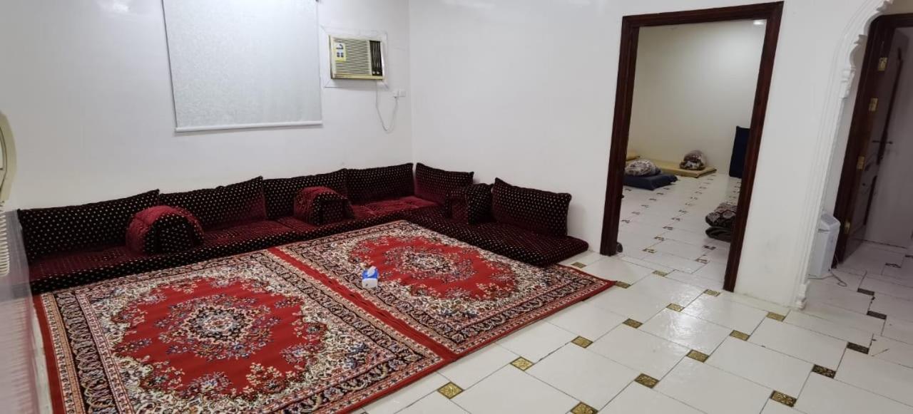 شقة عائلية -ليست فندقية- 8 دقائق بالسيارة للحرم أو قباء - Medina Exterior foto