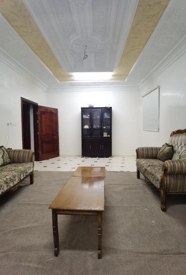 شقة عائلية -ليست فندقية- 8 دقائق بالسيارة للحرم أو قباء - Medina Exterior foto